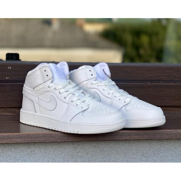 Кросівки Nike Air Jordan Retro 1 White