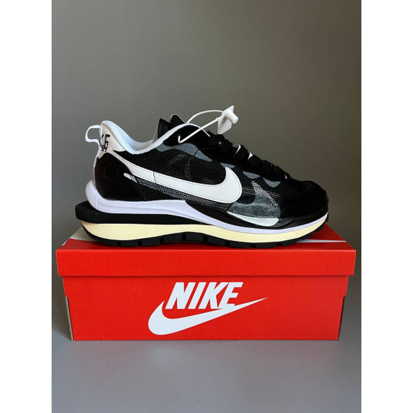 Nike VaporWaffle x Sacai Black/White БРАК 849